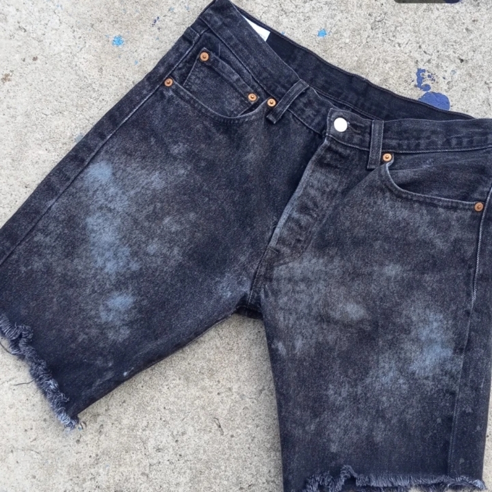 Levis 501 shorts size 31